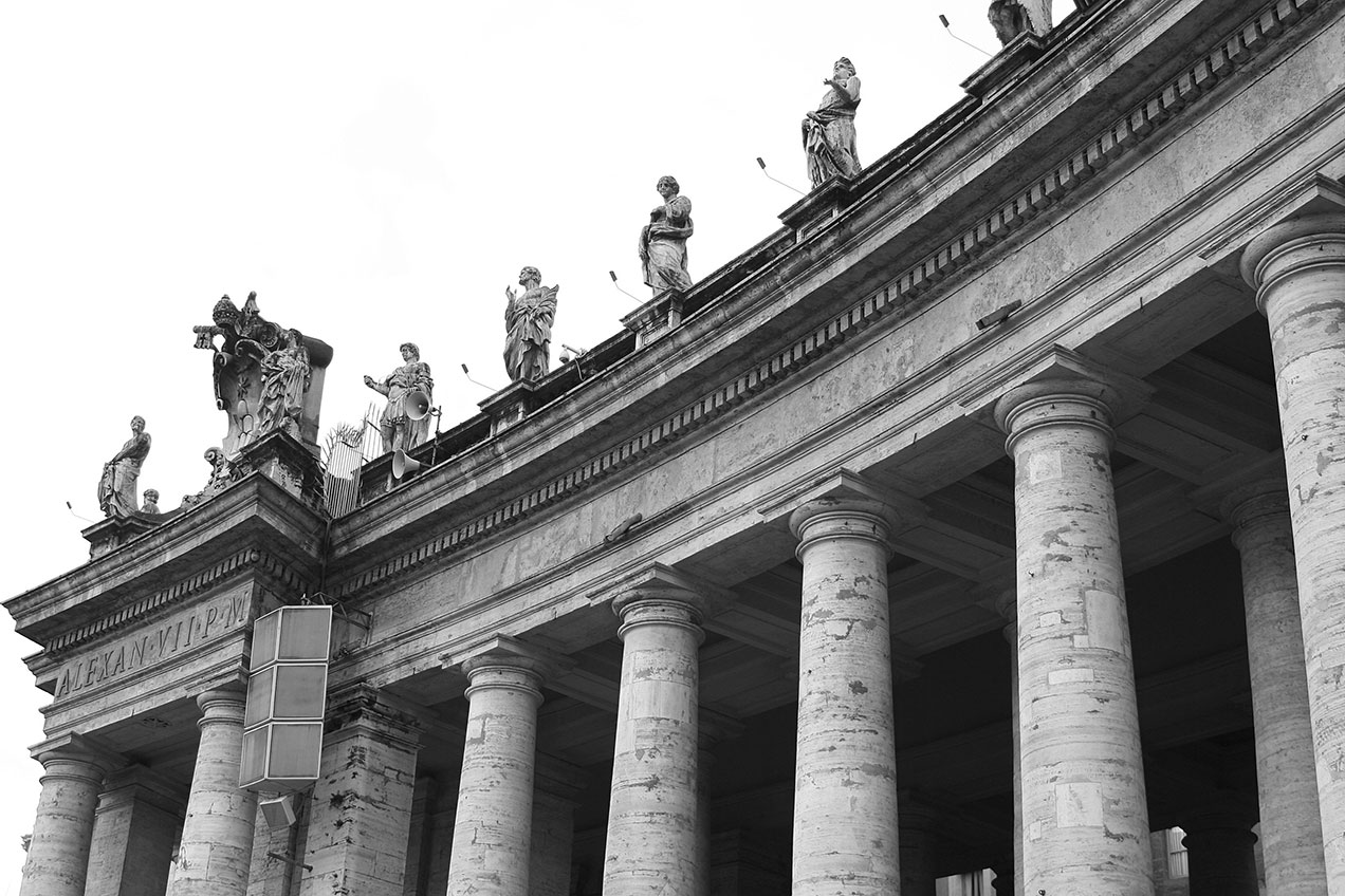 St. Peter's Square Tuscan colonnades up-close