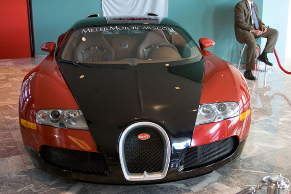 Bugatti Veyron in One World Trade in New York