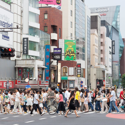 People street crossing in Tokyo's Shibuya